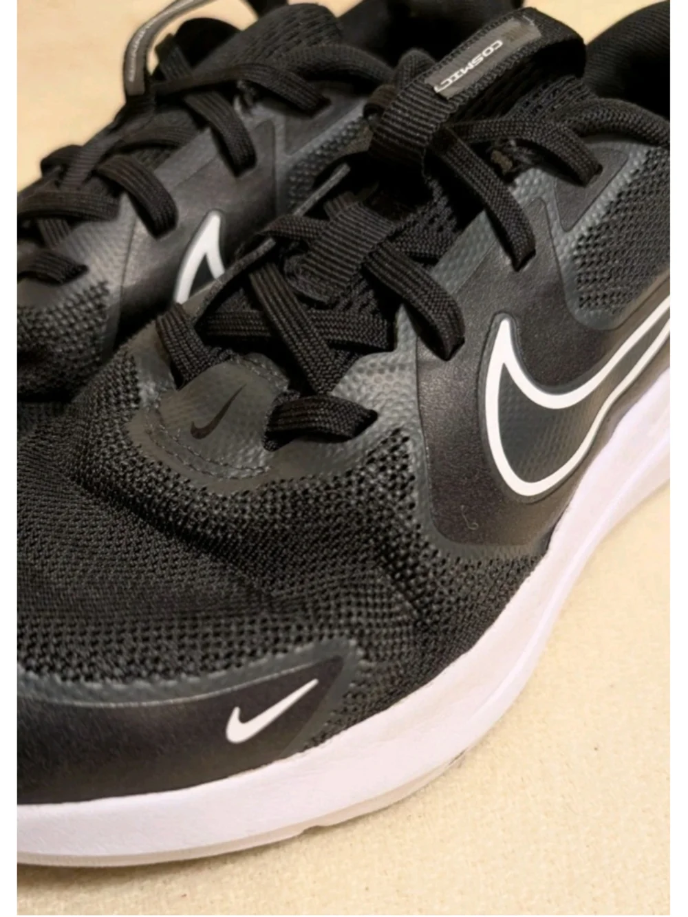 Nike Cosmic Runner 2 Black Size 6Y F5